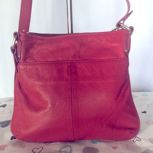 Red genuine leather quilted design crossbody w/ adjustable strap. Gold hardware. - Picture 4 of 15